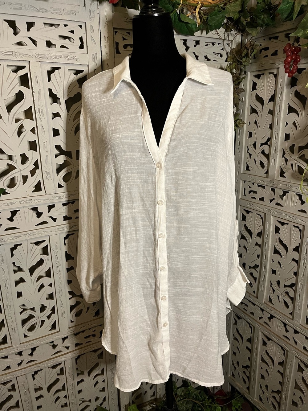 TIME & TRU TERRIFIC ALL WHITE LIGHTWEIGHT BREEZY BUTTON UP LONG SLEEVE TOP